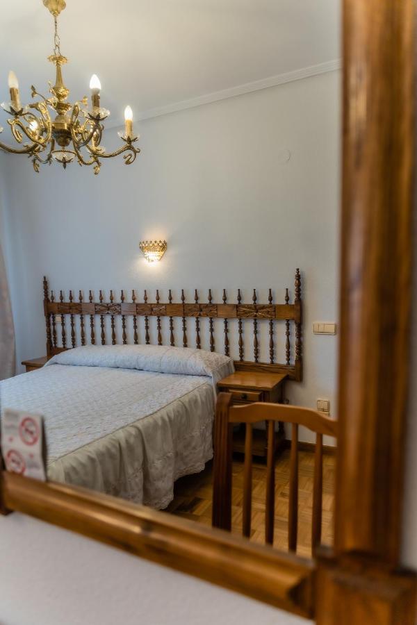 Hostal Санто-Домінго-де-Сілос Екстер'єр фото