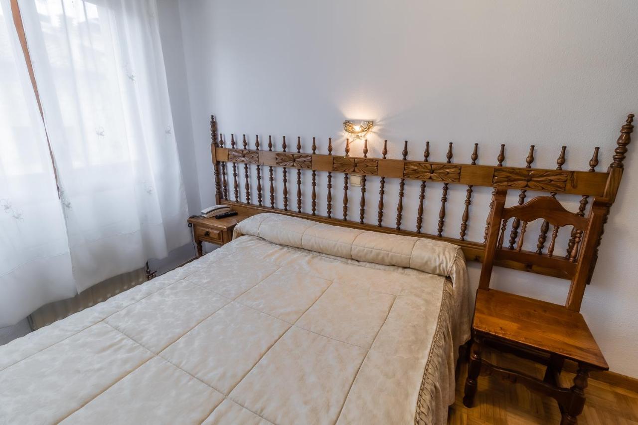 Hostal Санто-Домінго-де-Сілос Екстер'єр фото