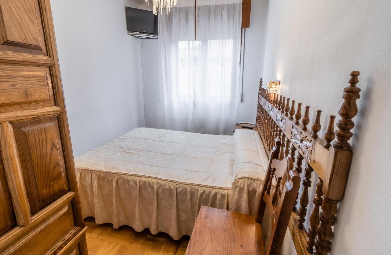 Hostal Санто-Домінго-де-Сілос Екстер'єр фото