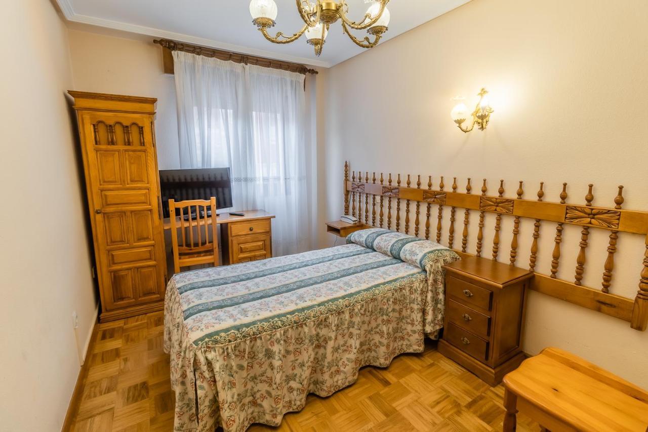 Hostal Санто-Домінго-де-Сілос Екстер'єр фото