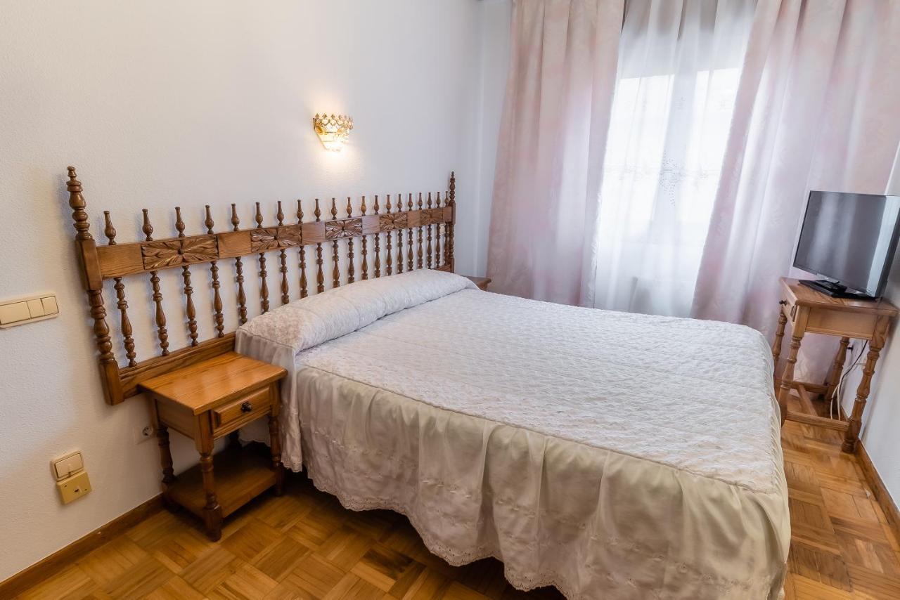 Hostal Санто-Домінго-де-Сілос Екстер'єр фото