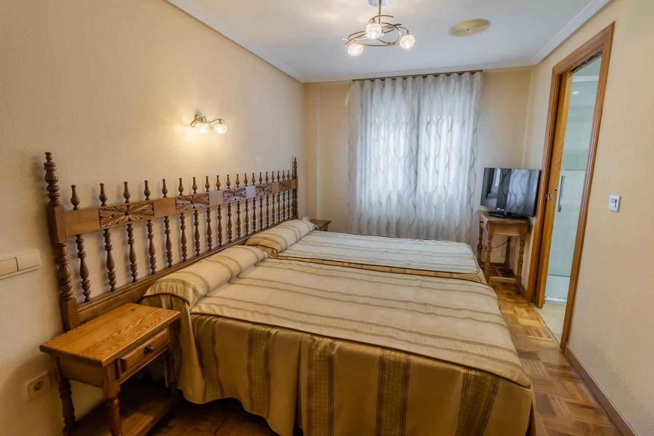 Hostal Санто-Домінго-де-Сілос Екстер'єр фото