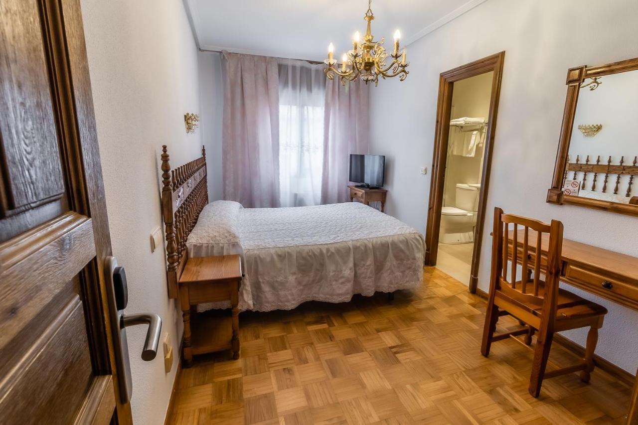 Hostal Санто-Домінго-де-Сілос Екстер'єр фото