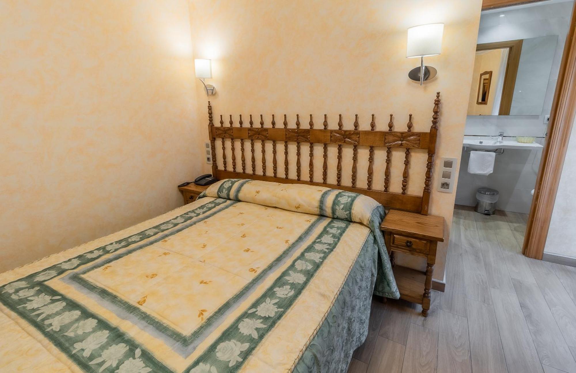Hostal Санто-Домінго-де-Сілос Екстер'єр фото