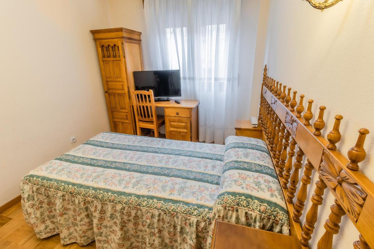 Hostal Санто-Домінго-де-Сілос Екстер'єр фото