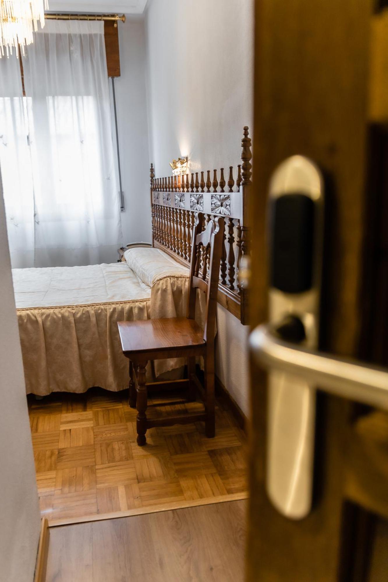 Hostal Санто-Домінго-де-Сілос Екстер'єр фото