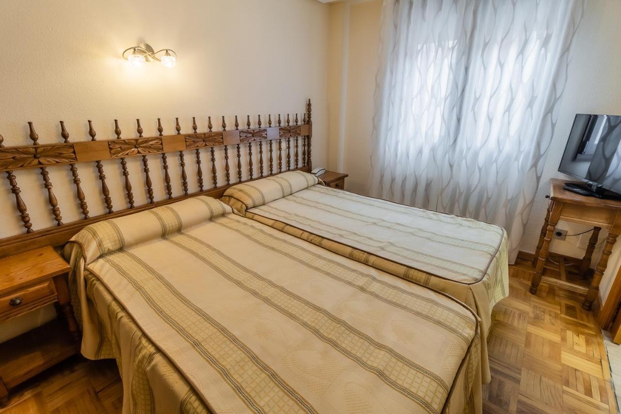 Hostal Санто-Домінго-де-Сілос Екстер'єр фото