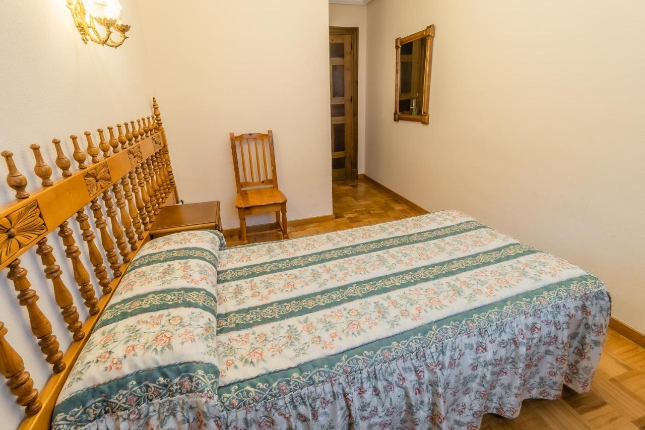 Hostal Санто-Домінго-де-Сілос Екстер'єр фото
