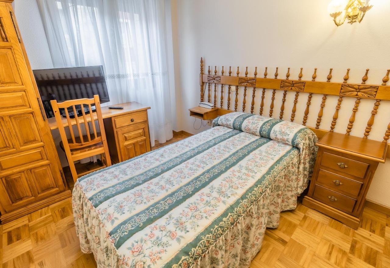Hostal Санто-Домінго-де-Сілос Екстер'єр фото