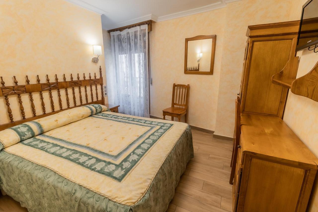 Hostal Санто-Домінго-де-Сілос Екстер'єр фото