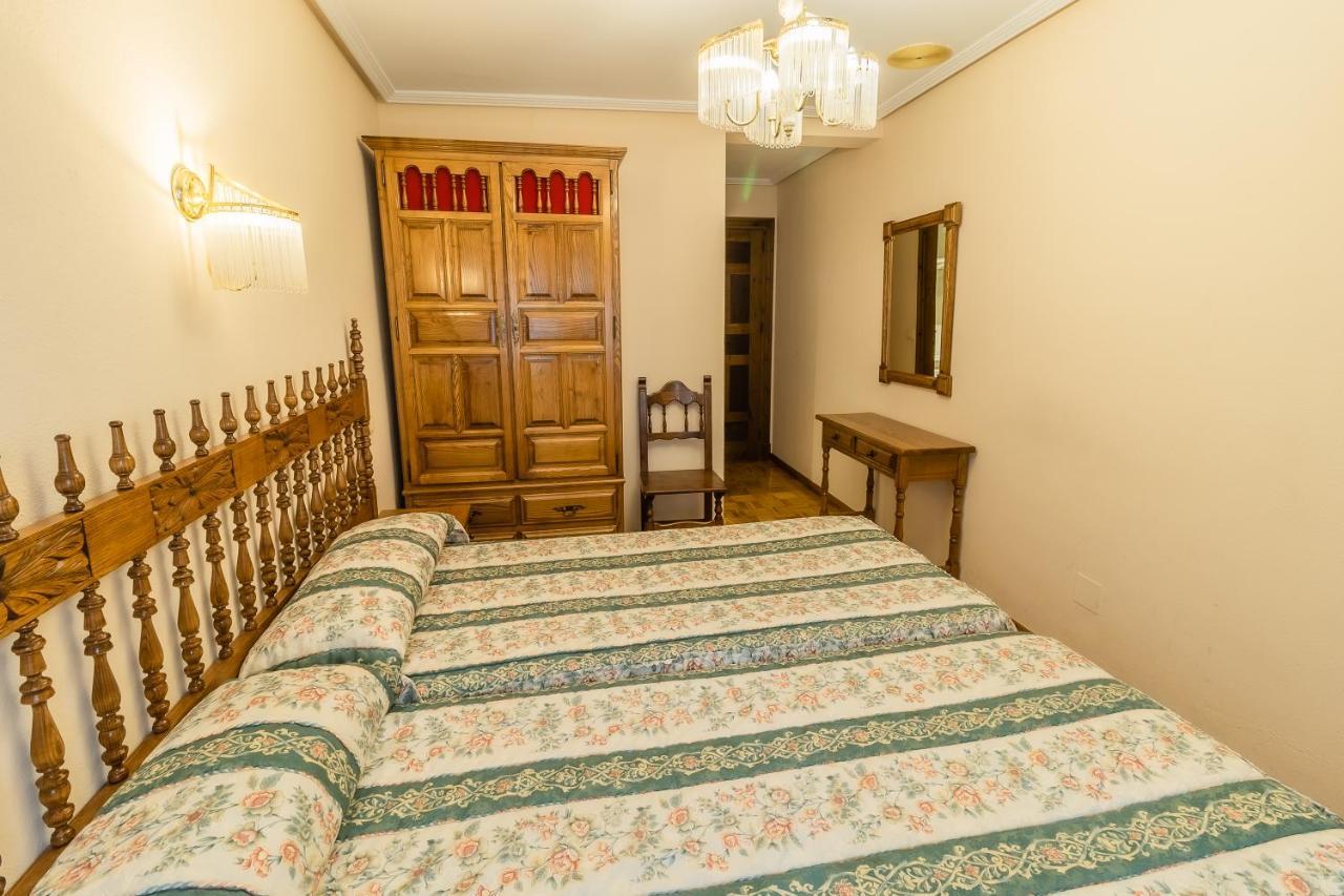 Hostal Санто-Домінго-де-Сілос Екстер'єр фото