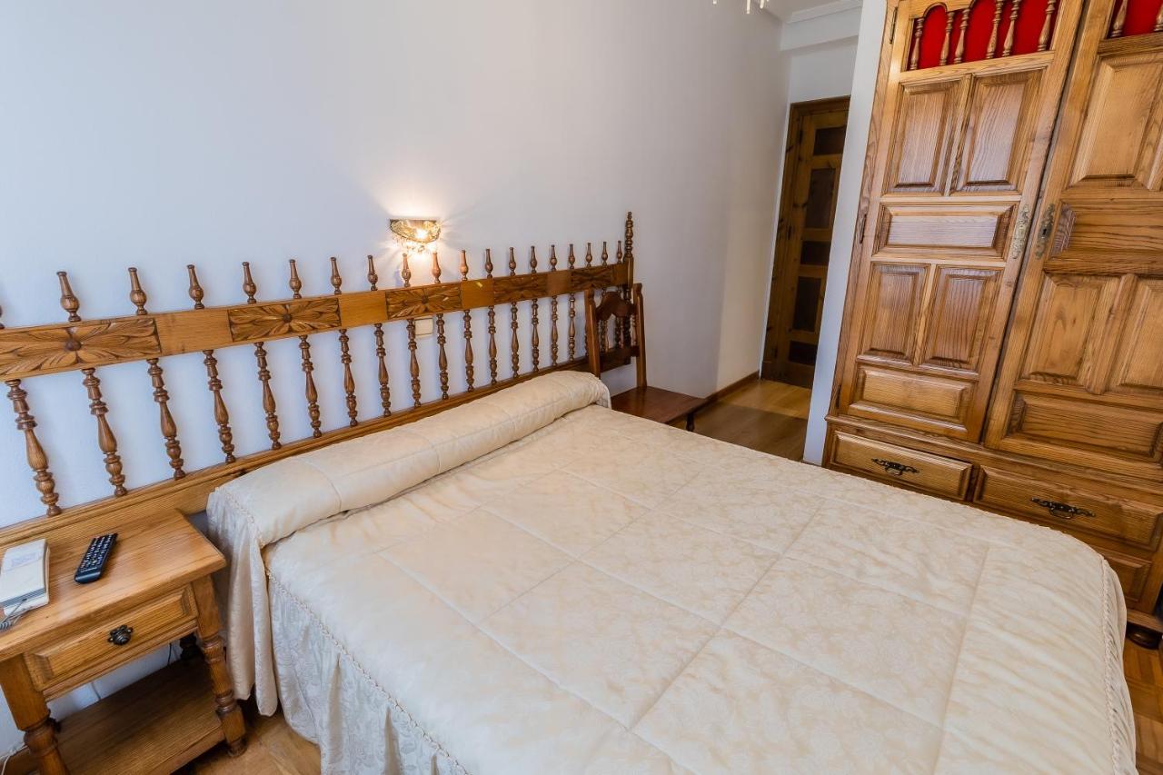 Hostal Санто-Домінго-де-Сілос Екстер'єр фото